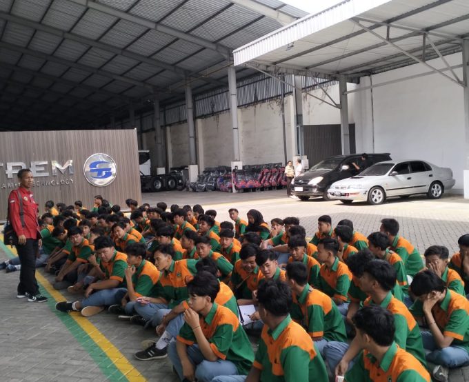 Kegiatan Kunjungan Industri (KI) SMK PERSATUAN 2 Tulangan Sidoarjo ke PT. Tentrem Inti Sejahtera Kegiatan Kunjungan Industri (KI) SMK PERSATUAN 2 Tulangan Sidoarjo ke PT. Tentrem Inti Sejahtera